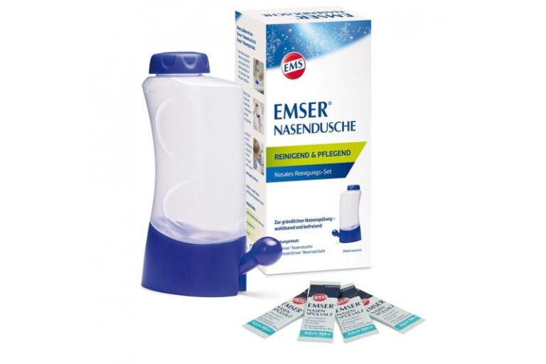 Nasendusche von EMS mit blauer Schraubkappe und Verpackung, enthält zusätzliche Spülbeutel für die Anwendung.